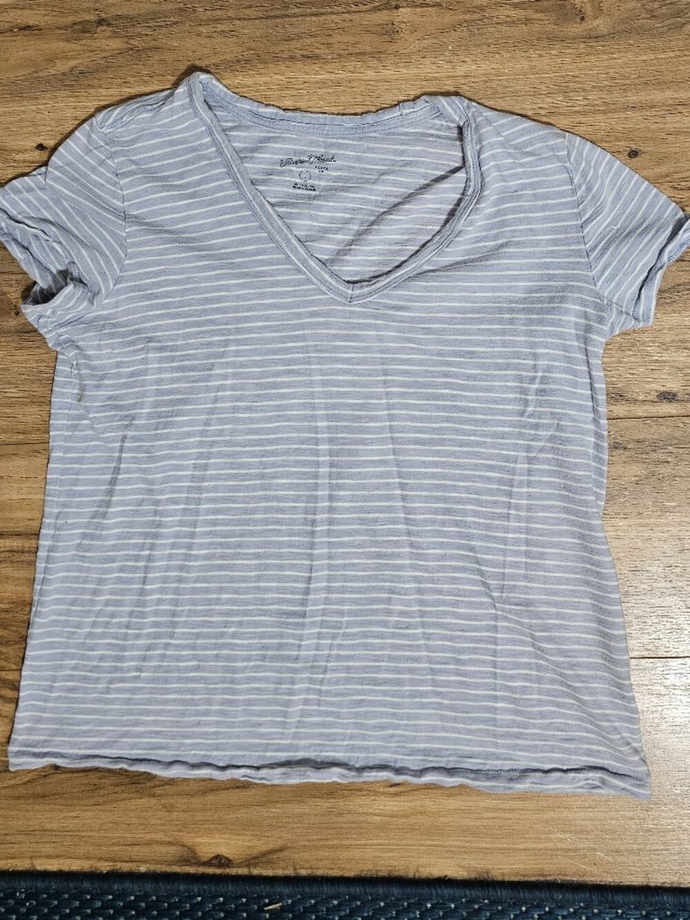 Blue white Striped V-neck T- shirt Sz Large